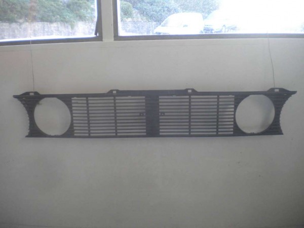 VW Golf 1 , calandre double phares d"origine Hella