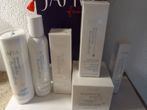  Jafra BRIGHTENING verschiedene Wahl Neu