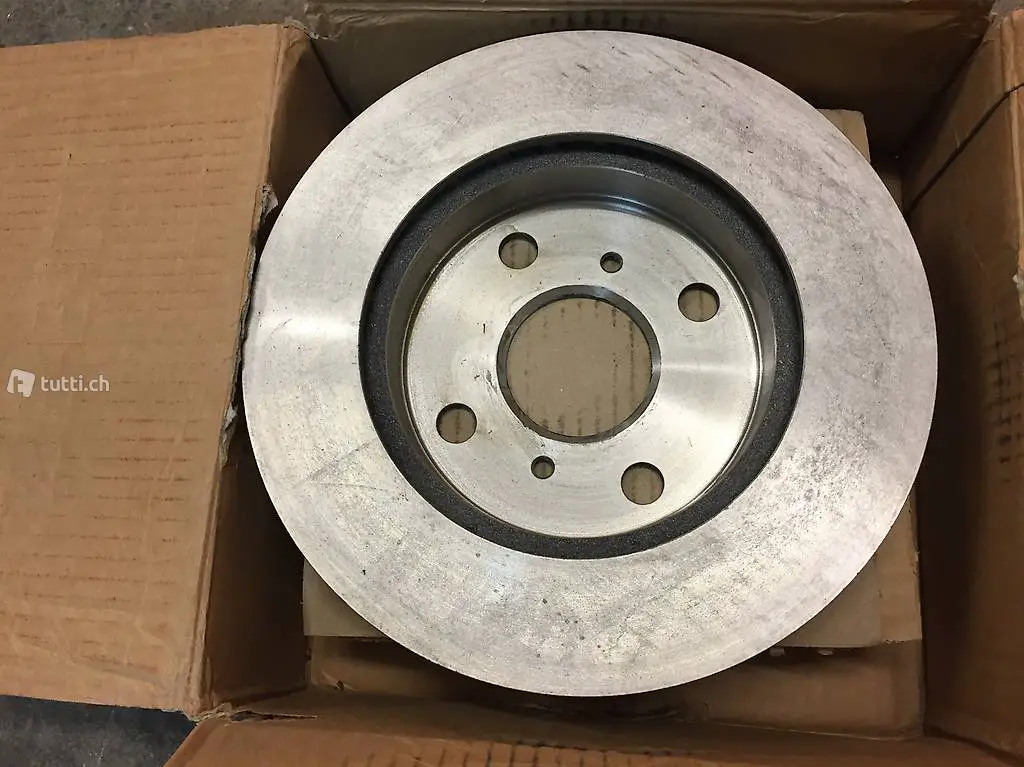 Bremsscheiben und Beläge vorn zu Toyota Starlet EP71