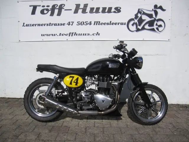 TRIUMPH Bonneville 900