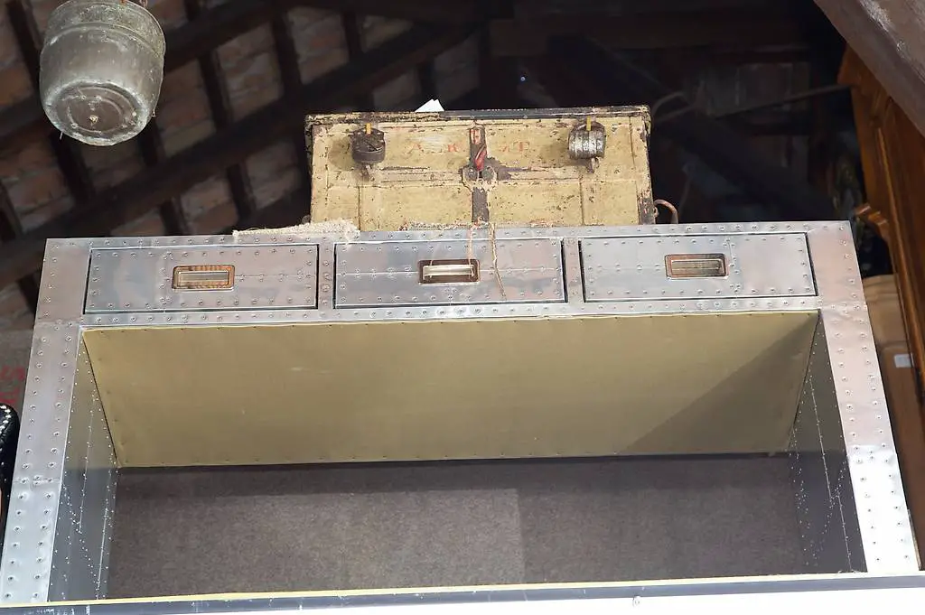 Sideboard Alu fein verschraubt Anrichte Schubladen Flugzeug