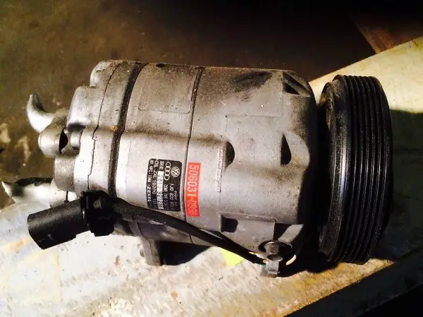 VW Golf 4 Klimakompressor (2)