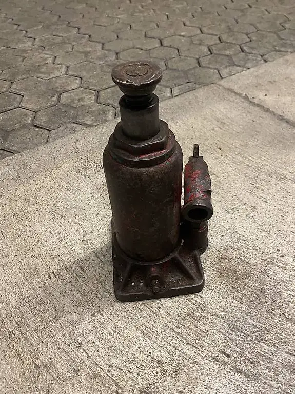 Robuster Wagenheber von NIKE Eskilstuna Sweden, Oldtimer