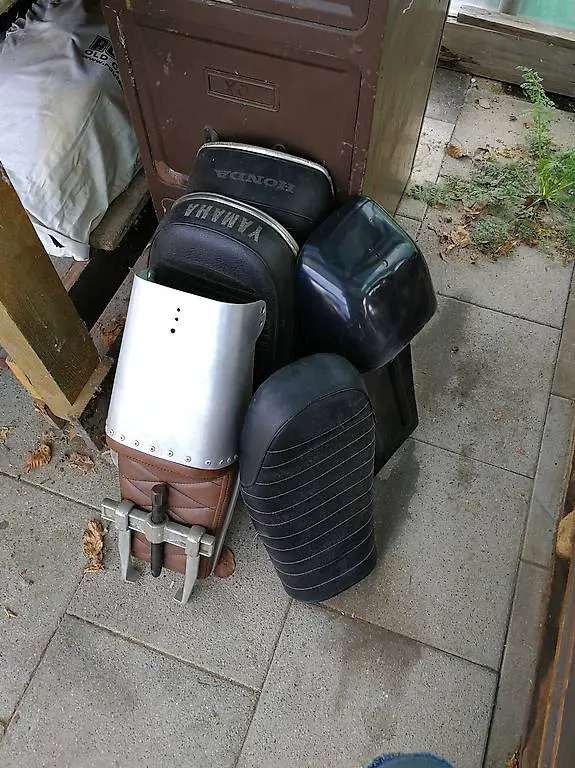 Diverse Motorradsättel