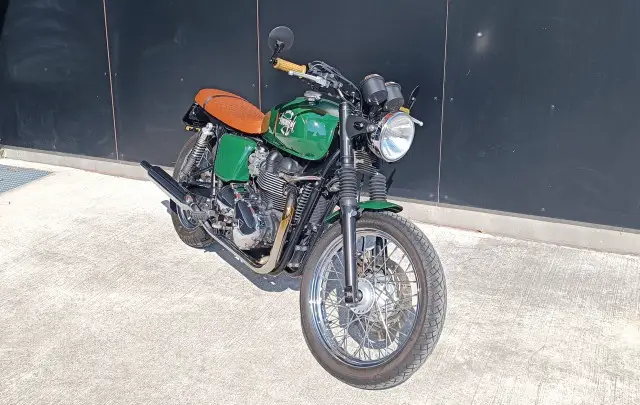 TRIUMPH Bonneville 900