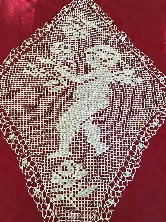 Tischdecke gehäkelt