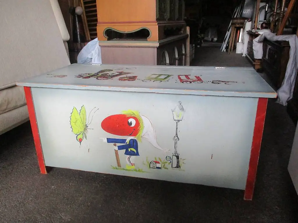 Spielzeug-Truhe Spiel-Truhe aus Holz - solide und robust