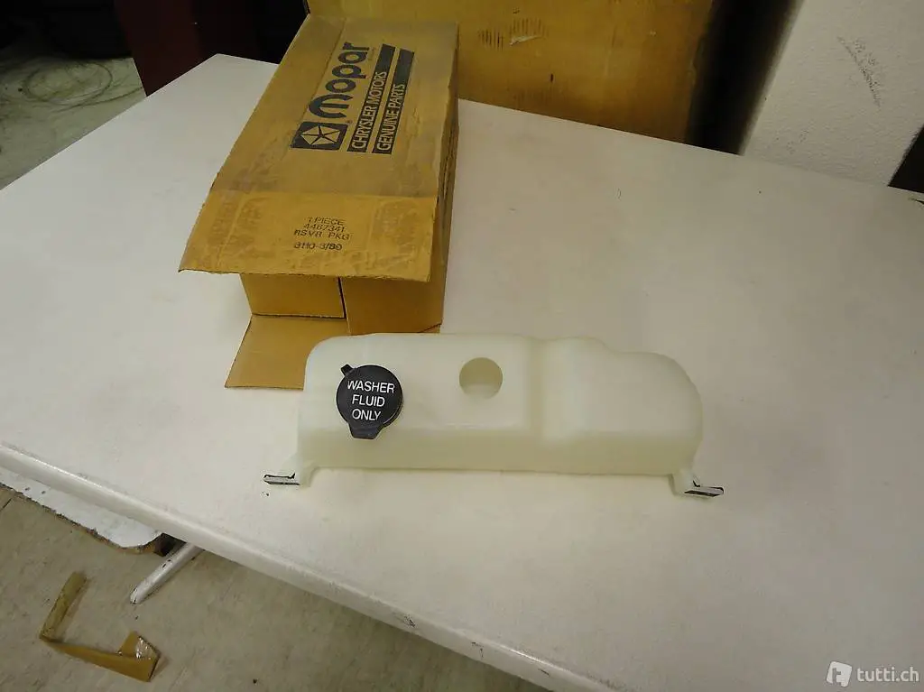  Scheibenwaschgefäss Chrysler Le Baron / Imperial 4467341