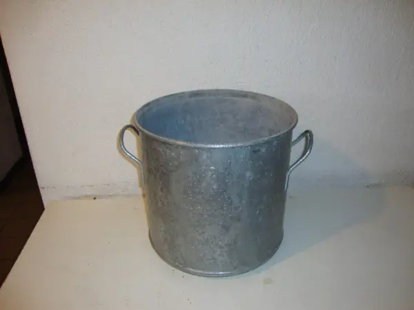 Alter Blechbehälter