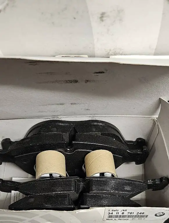 Bmw e38 750i / 740 D /Z8 Bremsbeläge vorne 2 sätze