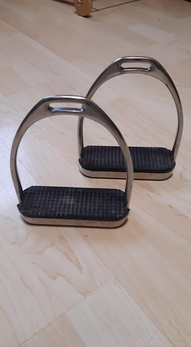 Paar Steigbügel gebraucht abzugeben