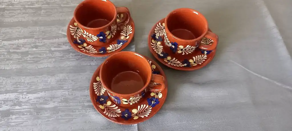 Tassen mit Unterteller