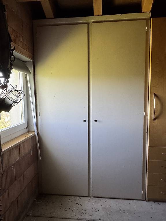 NaN grosses, massiver Einbauschrank