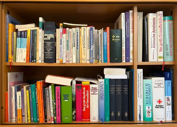 Naturheilkundliche und medizinische Bücher