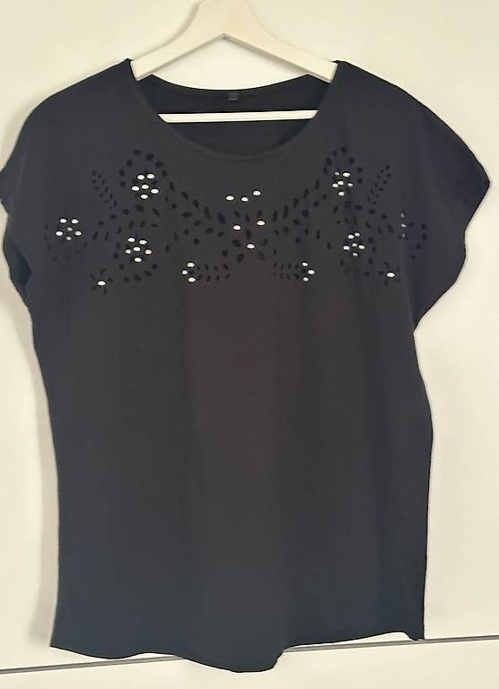 NEUSchöne T-Shirt von ZARA. Gr. 42