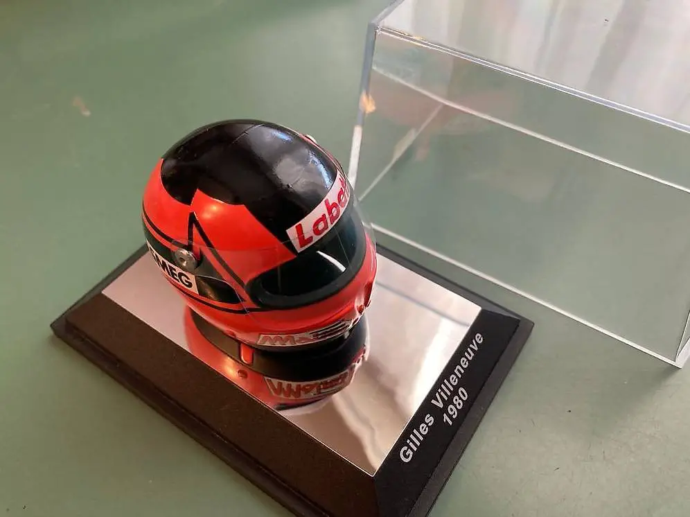 Gilles Villeneuve Ferrari F1 Helm 1980 Massstab 1:6