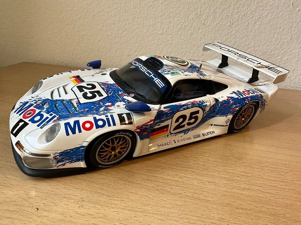 1:18 Porsche 911 GT1 (Modell Auto) / UT Models