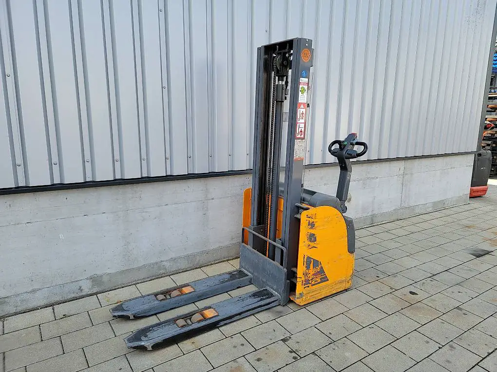 Stapler OMG Lagos 12 Baujahr 2012 Hub 280cm