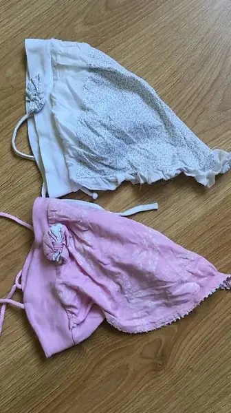 2 Mützen 50cm ZUSAMMEN 5 FRANKEN