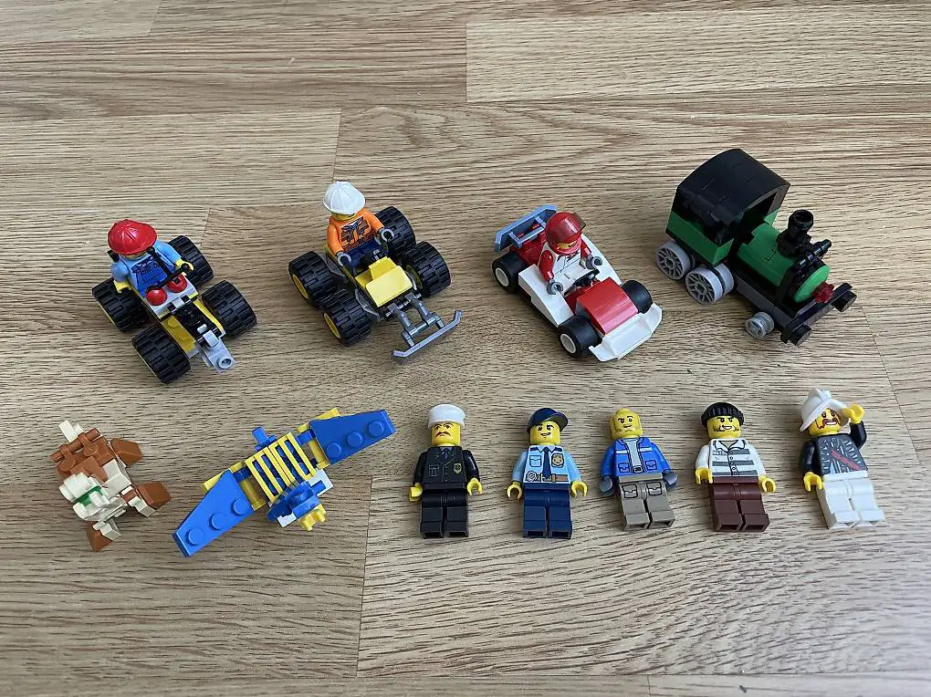 LEGO Diverse Figuren und Kleinfahrzeuge ohne Anleitung