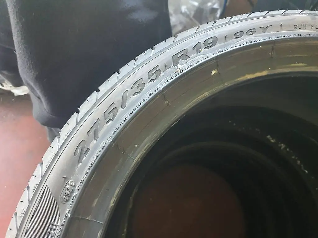 BMW* Pirelli Reifen 275/35 R19 Hinterachse