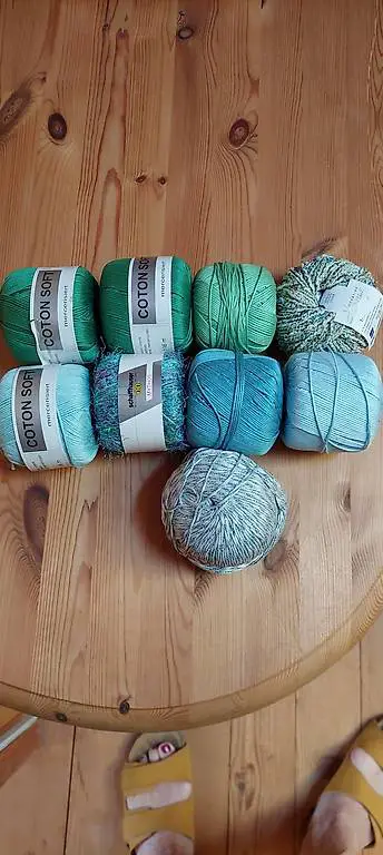 24 Knäuel Strickgarn