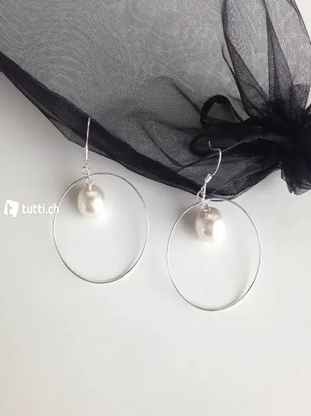 A vendre crochets oreilles créoles A925 Swarovski nacrée whi