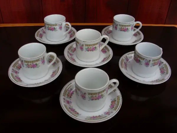 Service à thé ou à mocca en porcelaine made in China