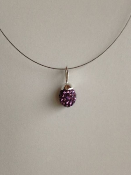 Tour de cou semi-rigide avec perle strass coréen amethyst