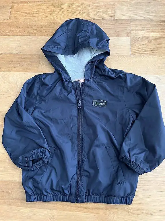 Sehr schöne Windjacke von Brums, Grösse 98