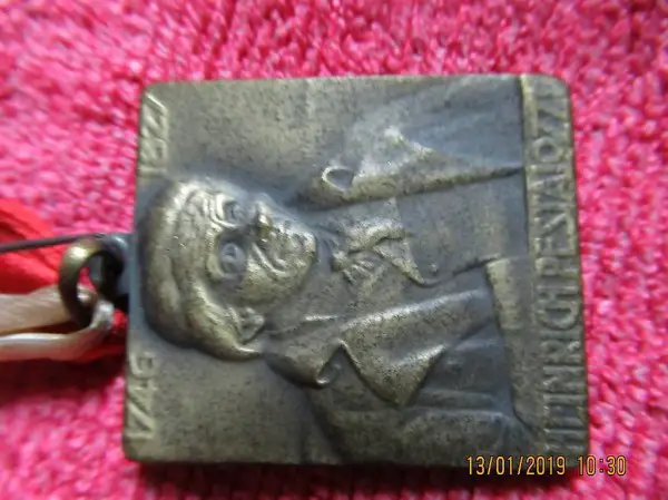  Heinrich Pestalozzi, 1746 - 1827 Plakette mit Seidenband