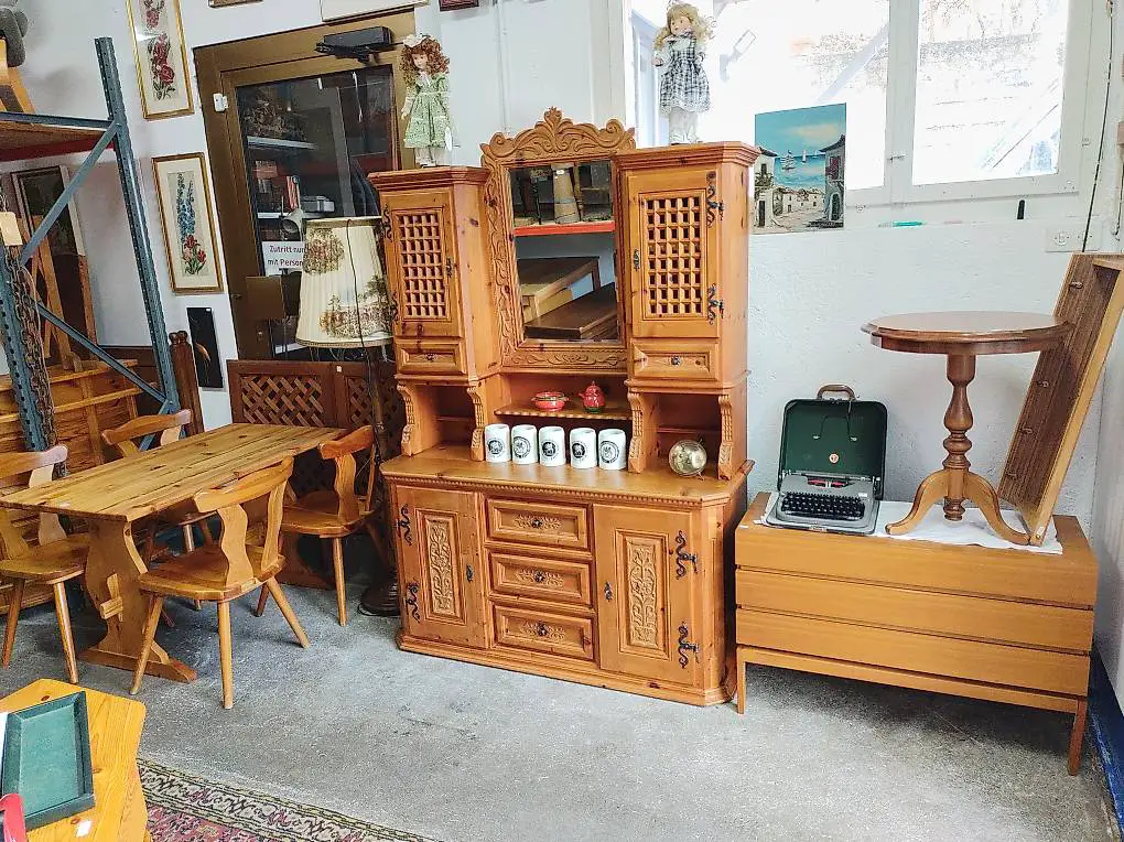 Arven Massivholz Buffet mit geschliffenem Spiegel