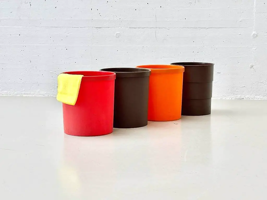 Papierkörbe aus Kunststoff von Helit, 1970er