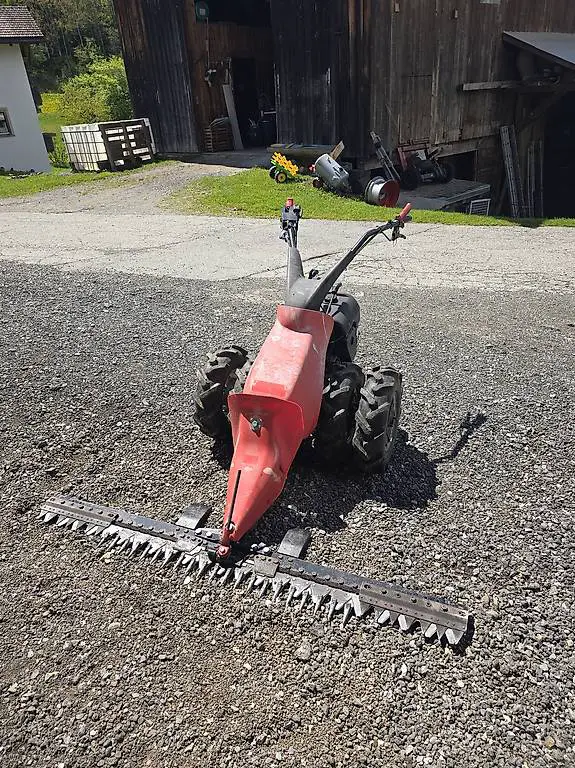 Motormäher BM8 mit Messerbalken, Gitterrad und Mulcher