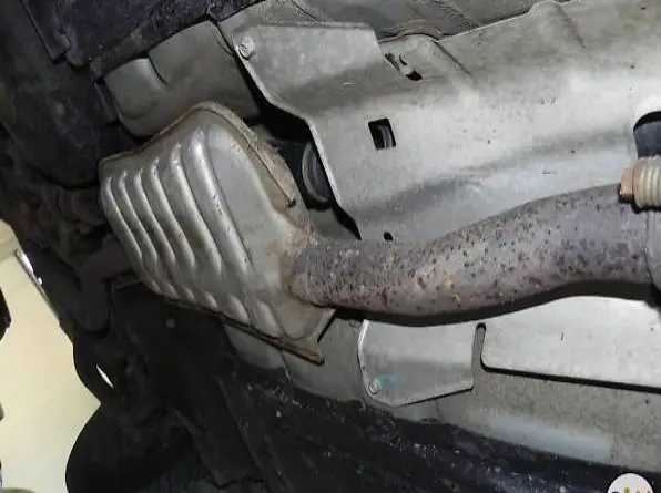  Mitteltopf Subaru Legacy 2.0R 4X4 JG08