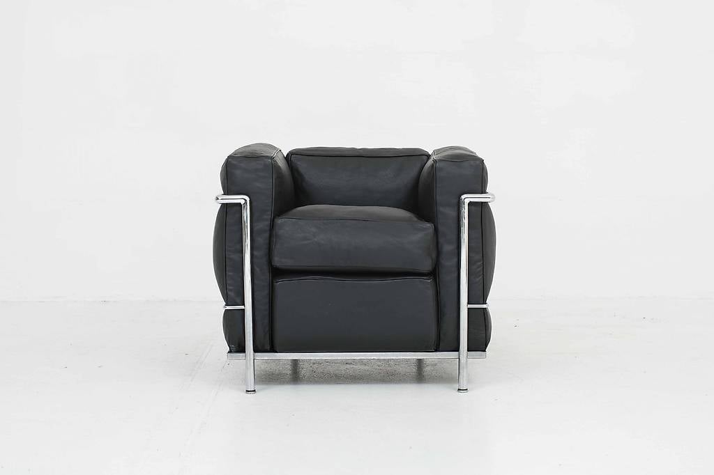 Le Corbusier LC2 Sessel von Cassina - Leder Schwarz / Daunen