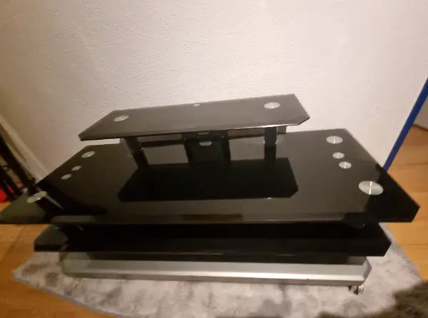 Gratis TV Möbel aus Glas
