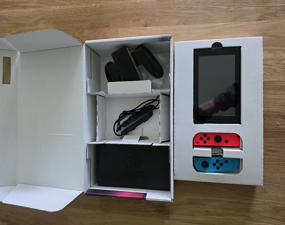 Nintendo Switch Konsole - Inkl. Zubehör & OVP&Dockingstation