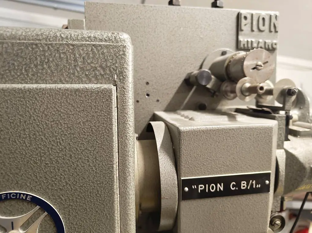 Alter Filmprojektor PION Officine Milano