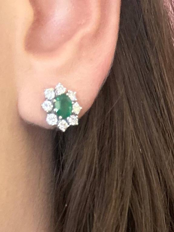 Exklusive Ohrringe aus Weissgold, Smaragd und Brillanten