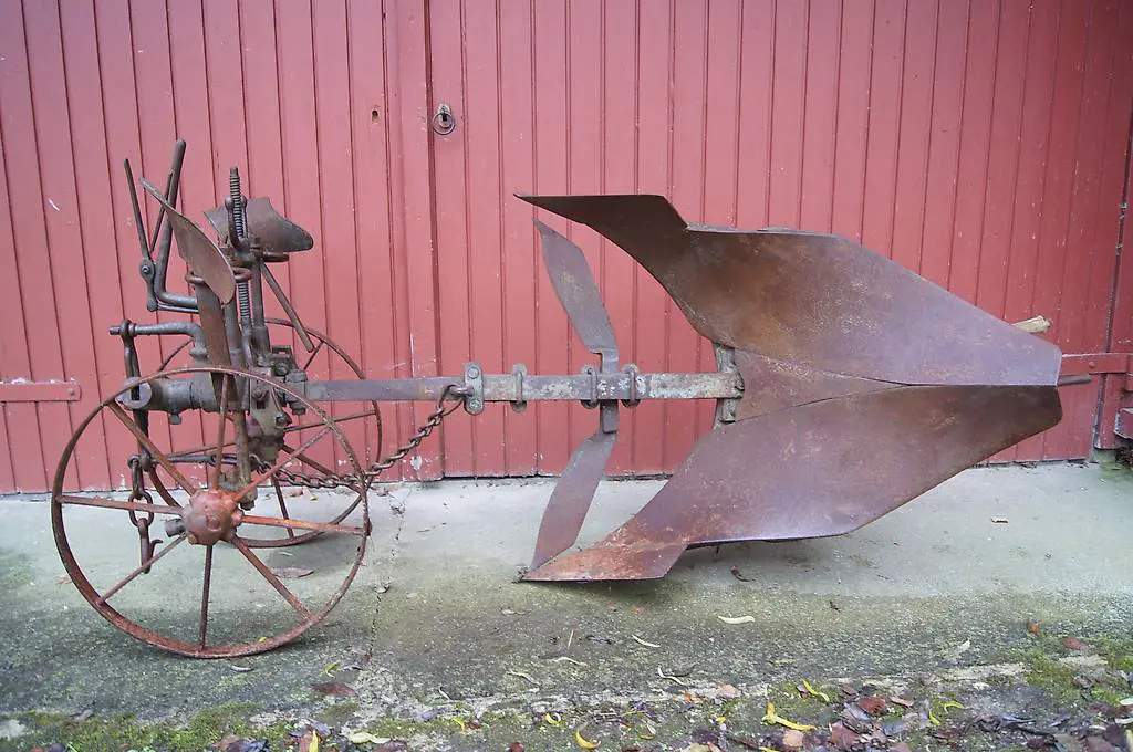 Antiker Pferdepflug als Deko