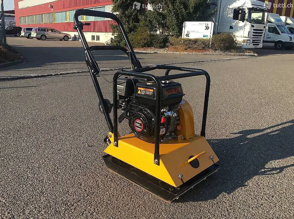 Rüttelplatte / Vibroplatte 85kg mit Gummilatz zu vermieten