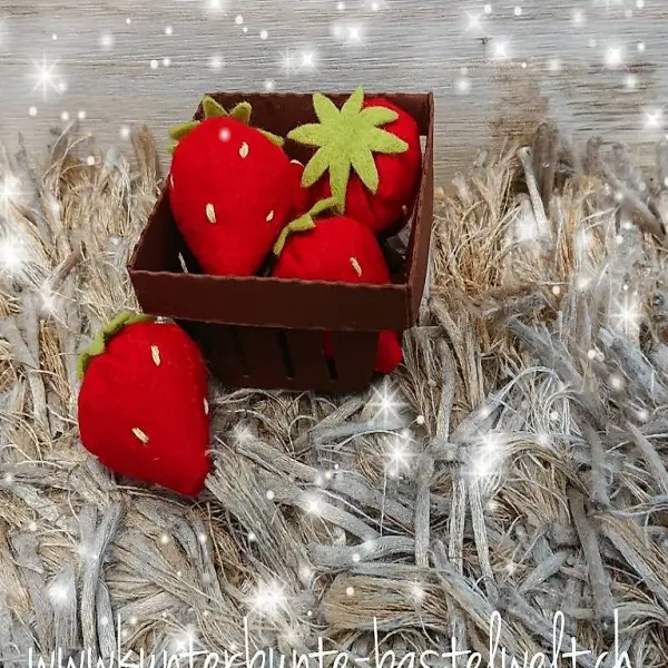 Ein Körbchen voller Erdbeeren