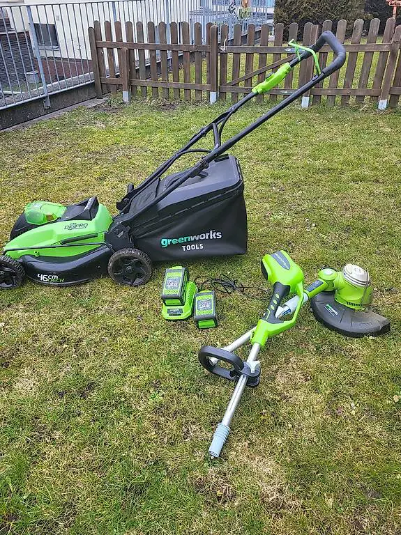 Rasenmäher mit 2 Akkus und Fadenmäher