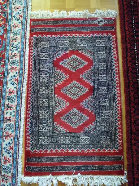 Joli tapis en laine - fait main - bon état 93x65