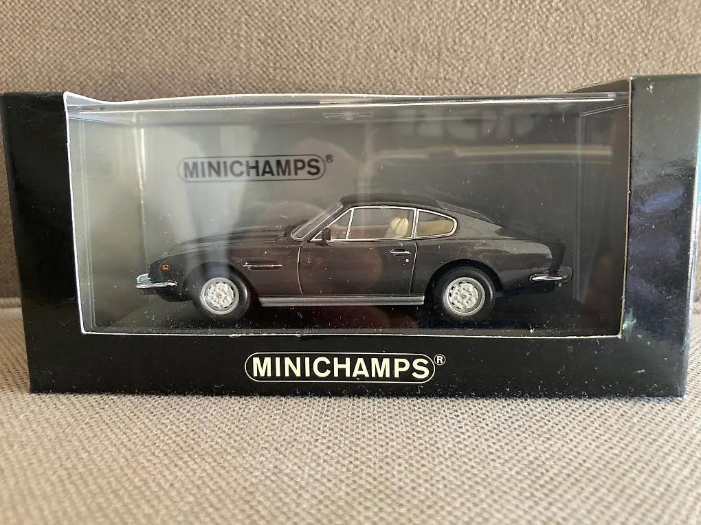 Aston Martin V8 Vantage 1987 Cumberland Grey 1:43 NEU in OVP