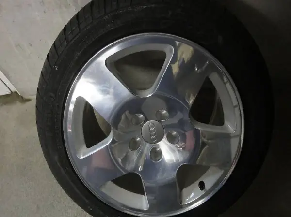4 neue Original Audi Alufelgen 8" x17", Sommerreifen 255 40