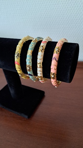 bracelet de couleur en émail