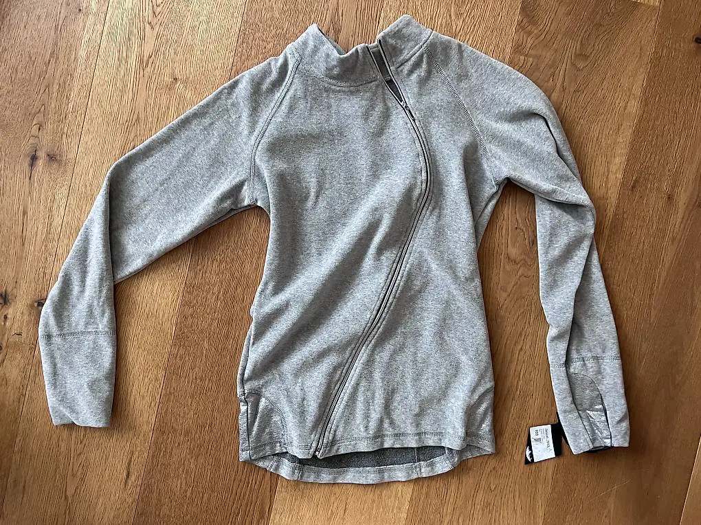 Velours-Eiskunstlaufjacke der Marke JIV (neu, Grösse 160)