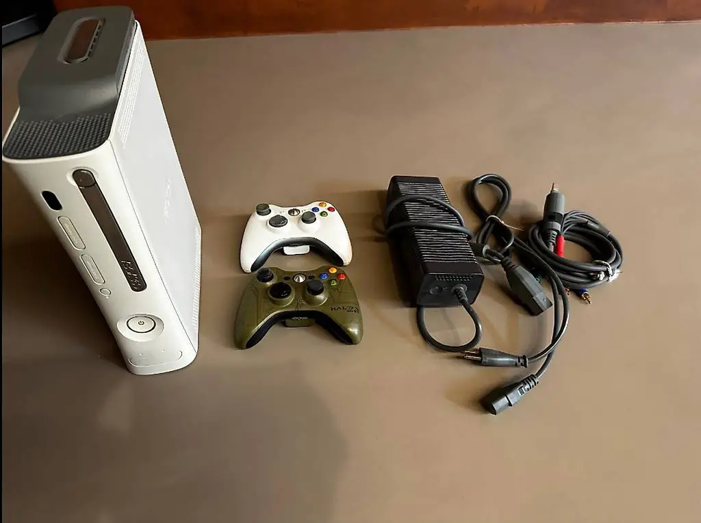 XBox 360 + 2 Konsole + 18 Spiele